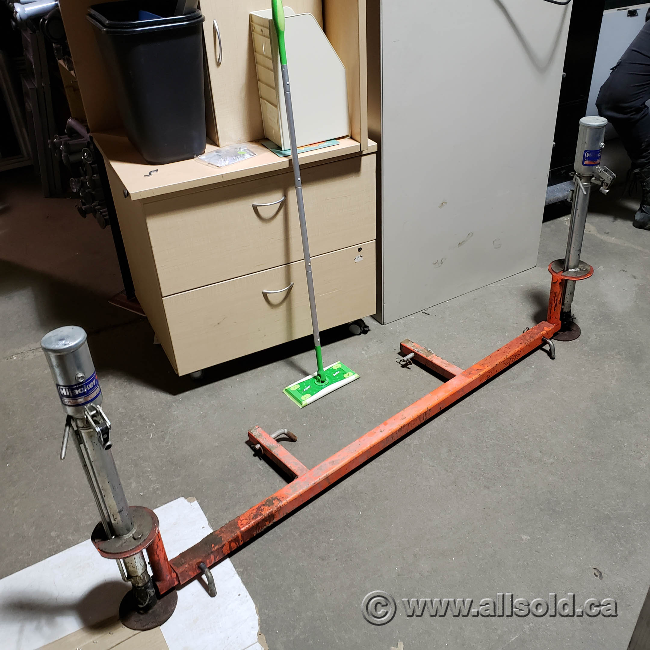 Hijacker Camper Hitch Mount and Stabilizer Jack Legs Set Allsold.ca